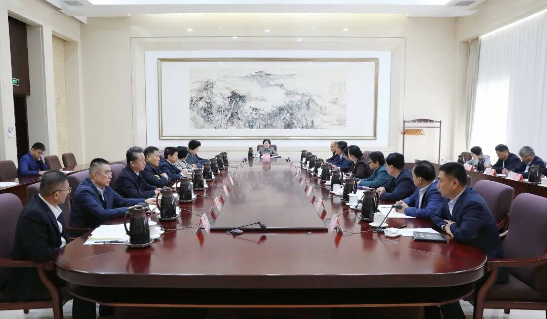 市政协党组理论学习中心组进行集体学习