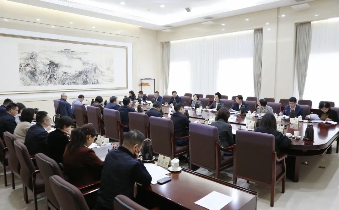 市政协召开重点提案督办协商座谈会 雷杰主持并讲话