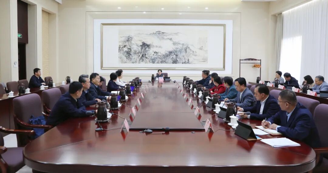 市政协党组理论学习中心组进行集体学习