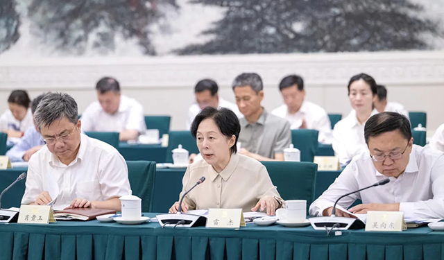 雷杰参加全国政协理论研讨会并作交流发言