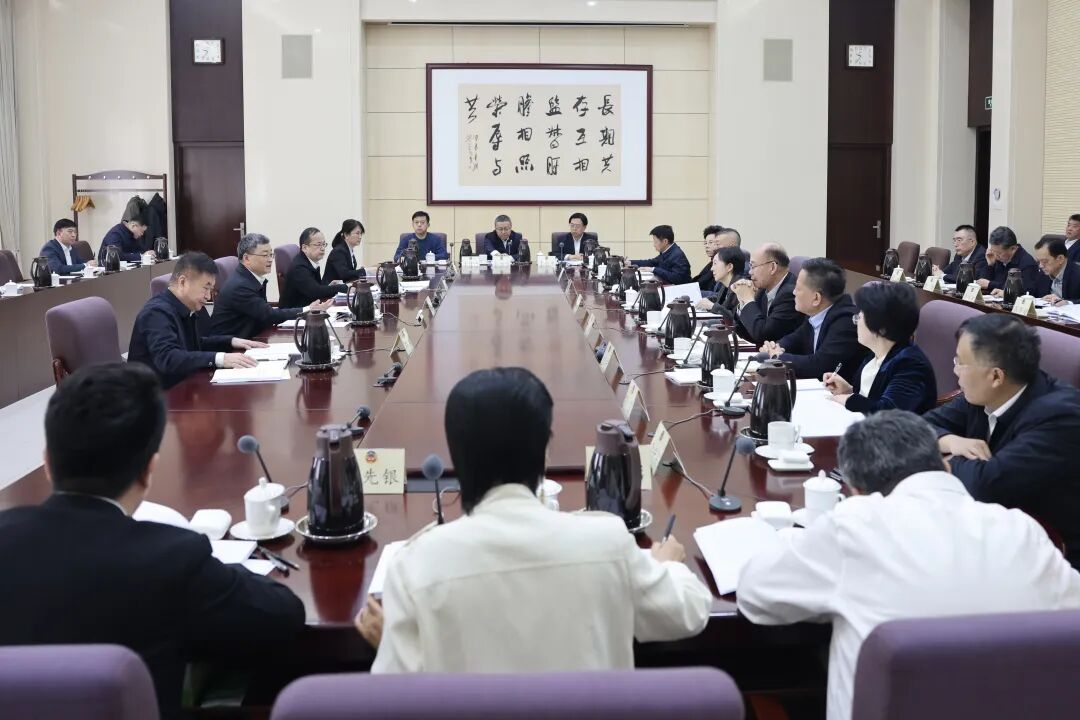 市政府向市政协征求《政府工作报告》和“十五五”规划纲要草案意见 于海田出席座谈会 雷杰主持