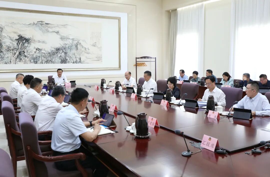 市政协党组理论学习中心组进行集体学习