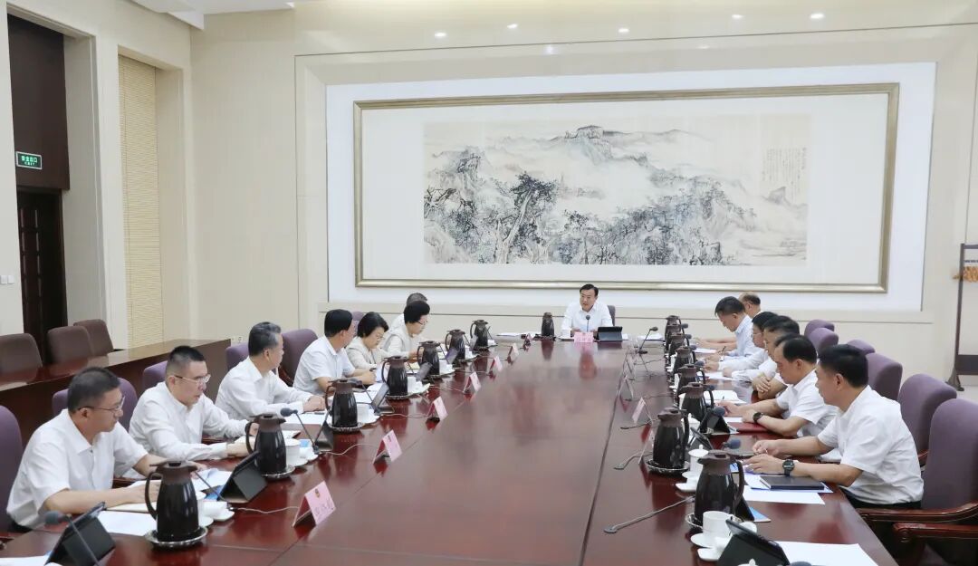 市政协党组理论学习中心组进行集体学习
